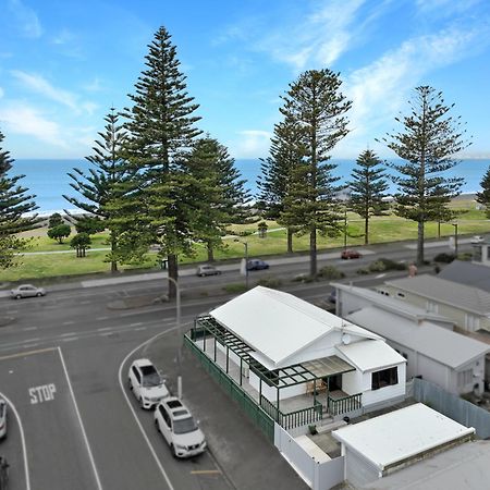 The Nautilus Napier Exterior foto Aerial view of the beach at the northern end of the town