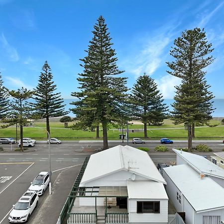 The Nautilus Napier Exterior foto View of the beach from the town
