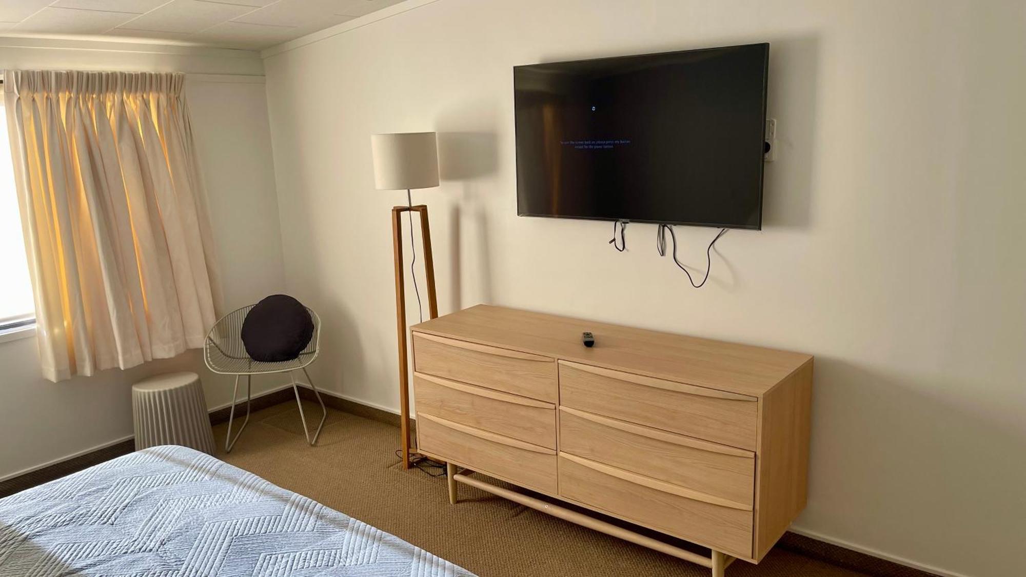 The Nautilus Napier Exterior foto A flat screen television mounted on a wall