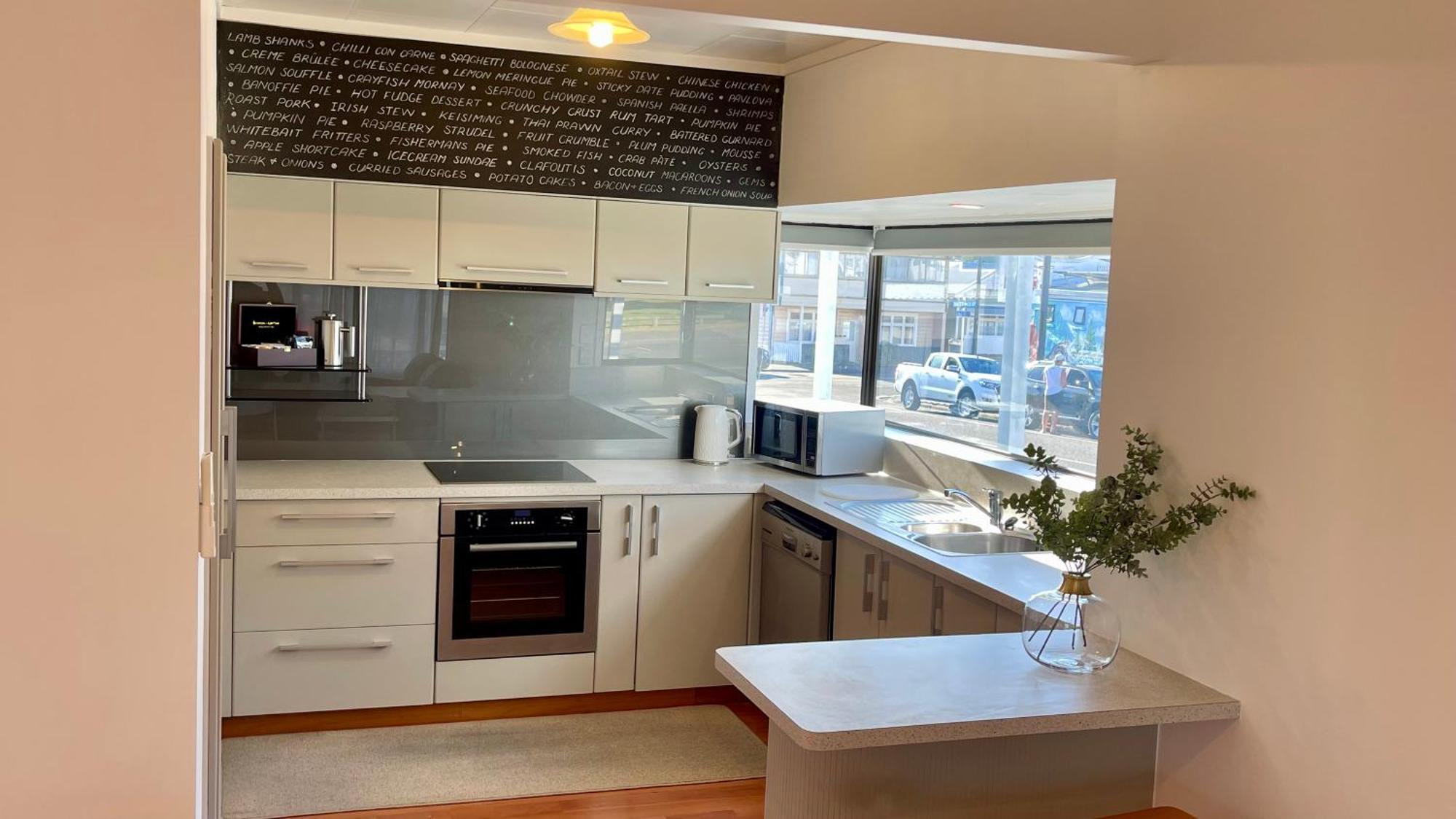 The Nautilus Napier Exterior foto A modern kitchen