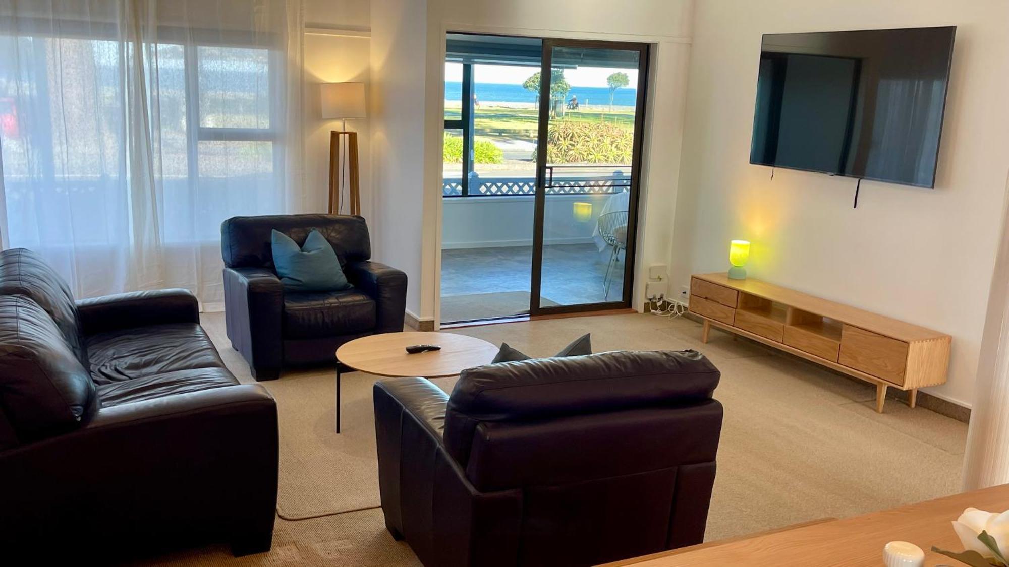 The Nautilus Napier Exterior foto Living room at the Bayview Hotel, 2019
