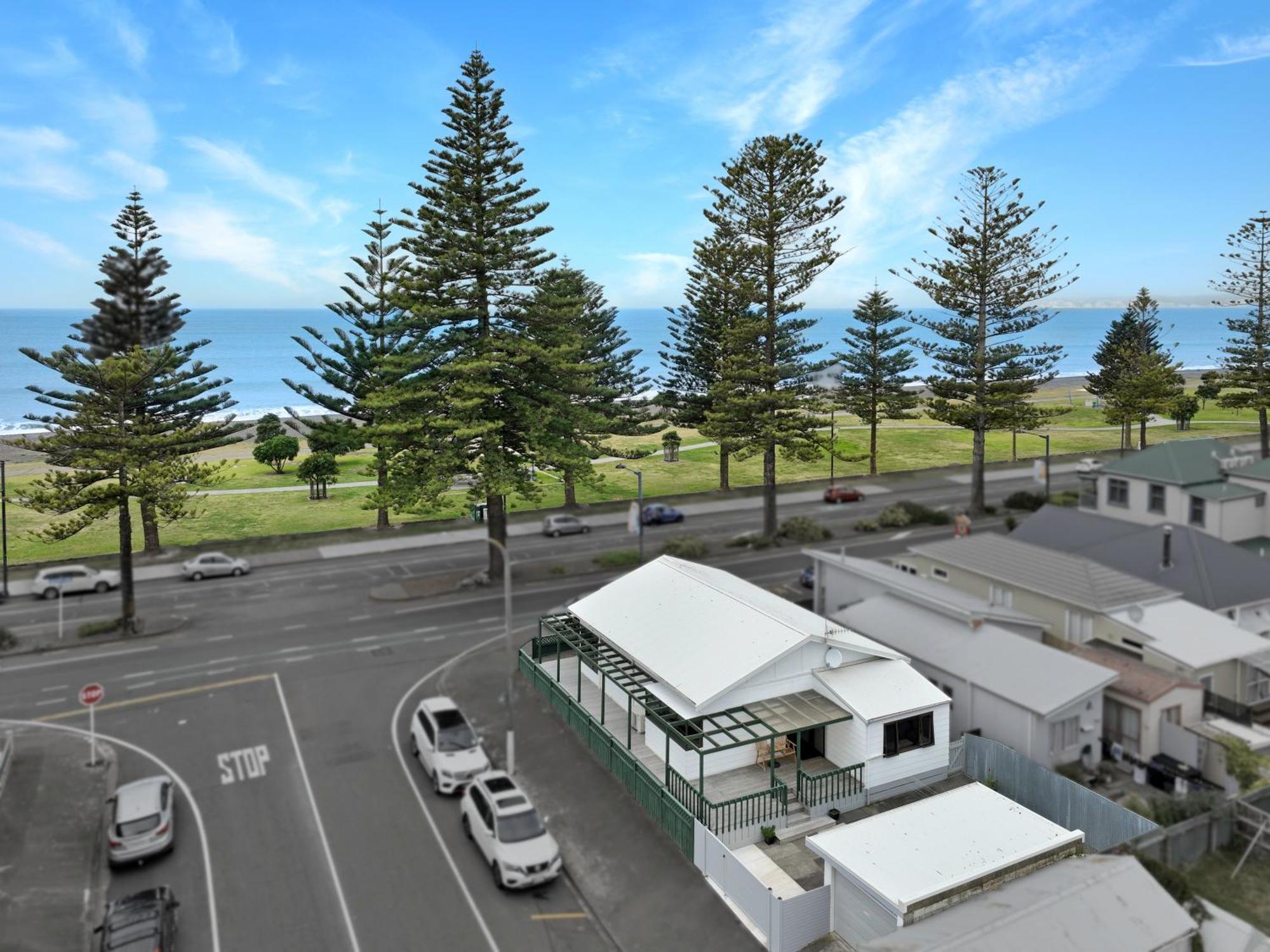 The Nautilus Napier Exterior foto Aerial view of the beach at the northern end of the town