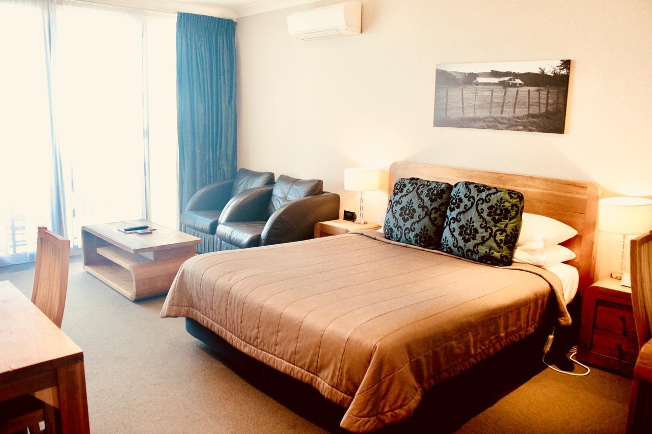 The Nautilus Napier Exterior foto A typical studio apartment
