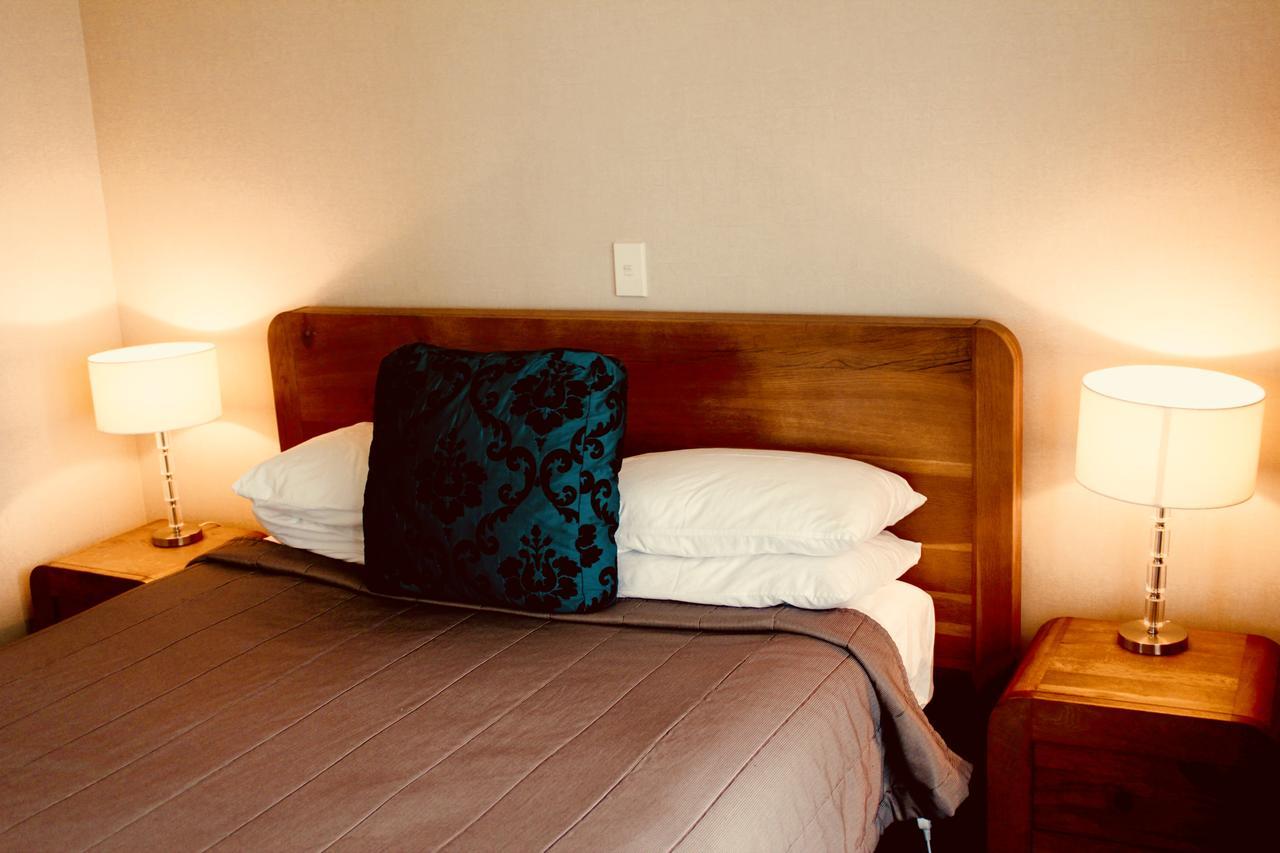 The Nautilus Napier Exterior foto A bed with a pillow