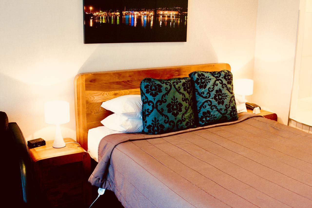 The Nautilus Napier Exterior foto A bedroom at the hotel