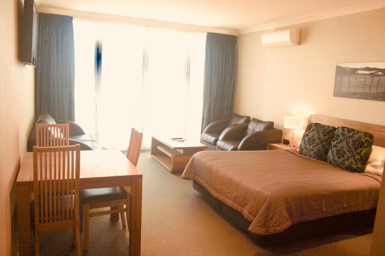 The Nautilus Napier Exterior foto A typical studio apartment