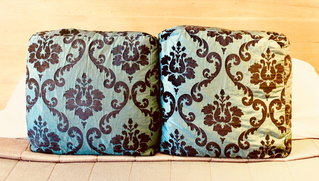 The Nautilus Napier Exterior foto A pair of cushions