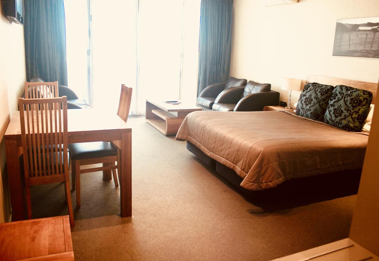The Nautilus Napier Exterior foto A typical studio apartment