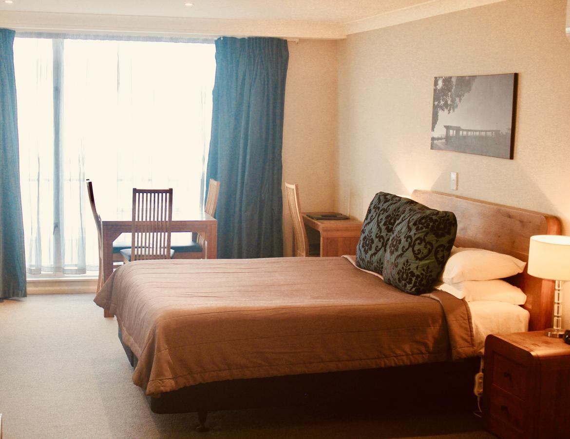 The Nautilus Napier Exterior foto A typical bedroom at the hotel