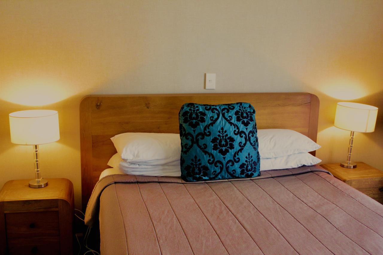 The Nautilus Napier Exterior foto A bed with a pillow