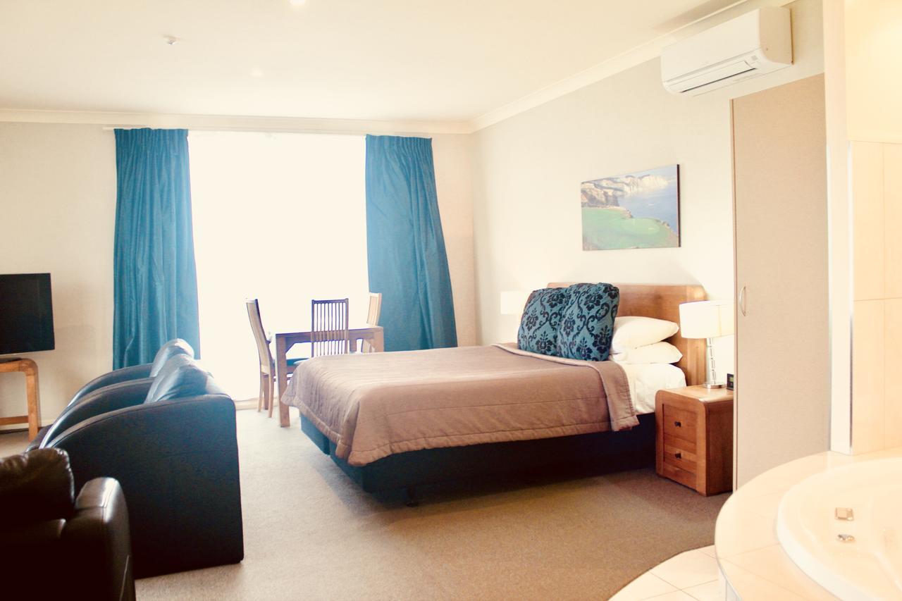 The Nautilus Napier Exterior foto A typical studio apartment