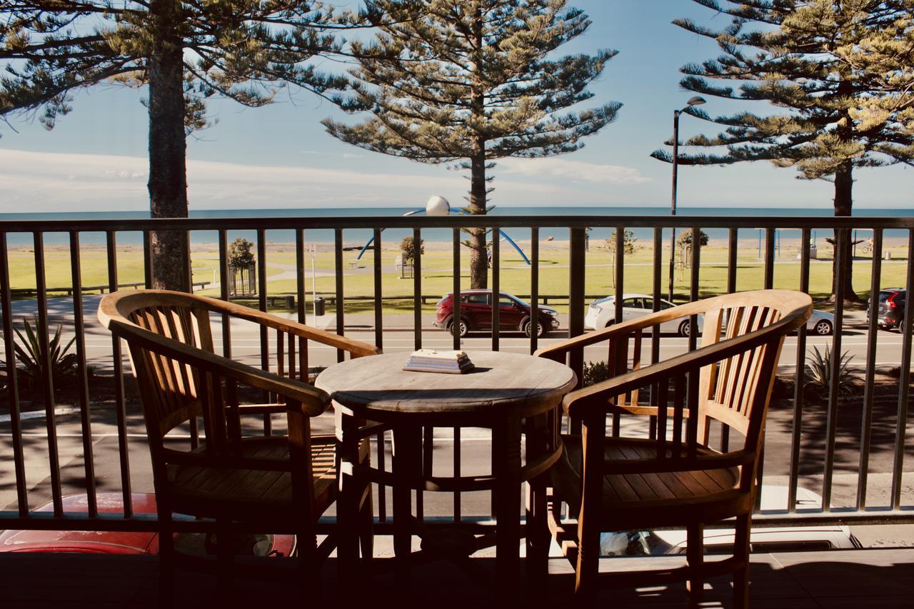 The Nautilus Napier Exterior foto The deck at the Surf Life Saving Club