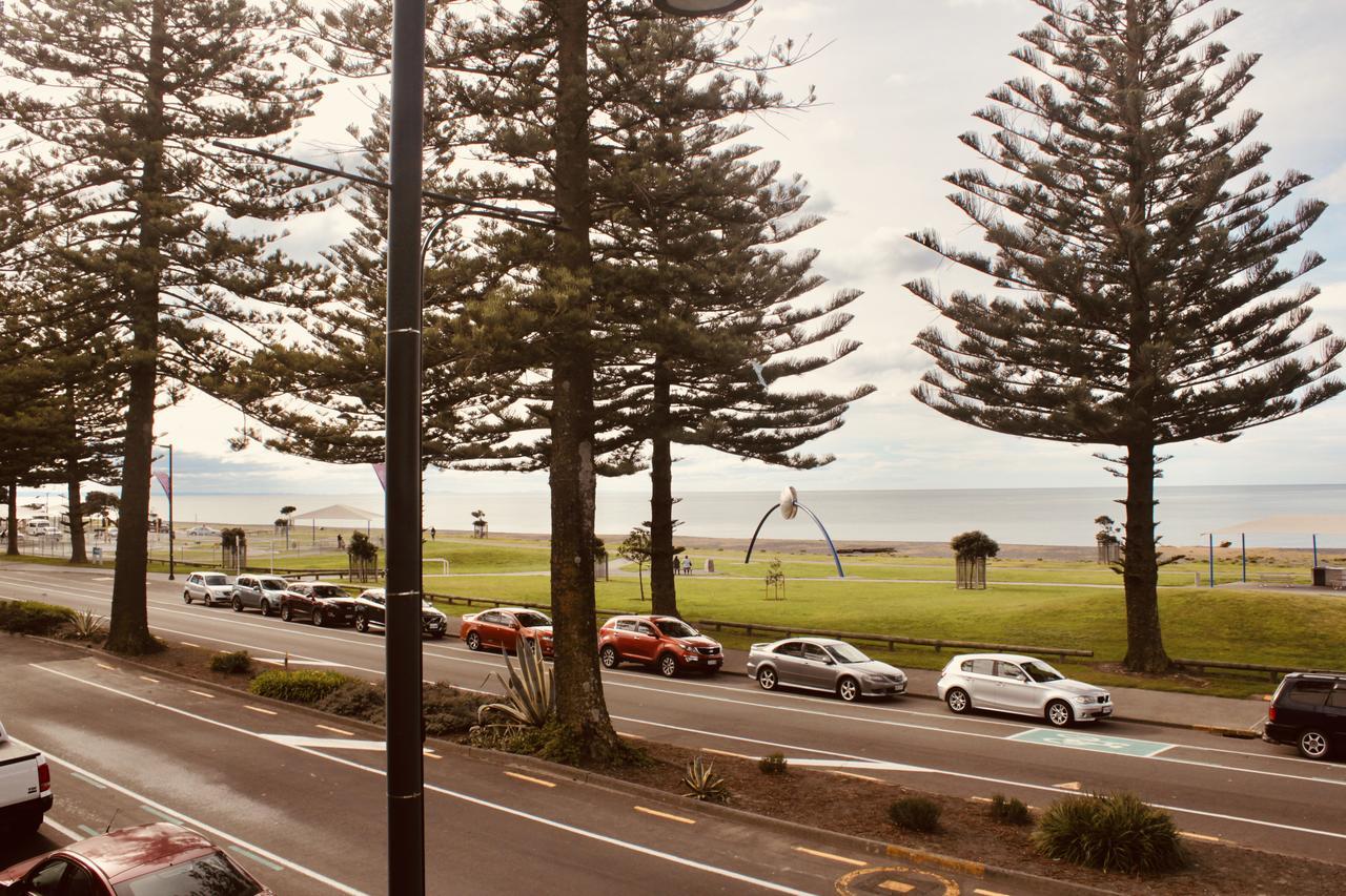 The Nautilus Napier Exterior foto View of the beach from the Esplanade Hotel