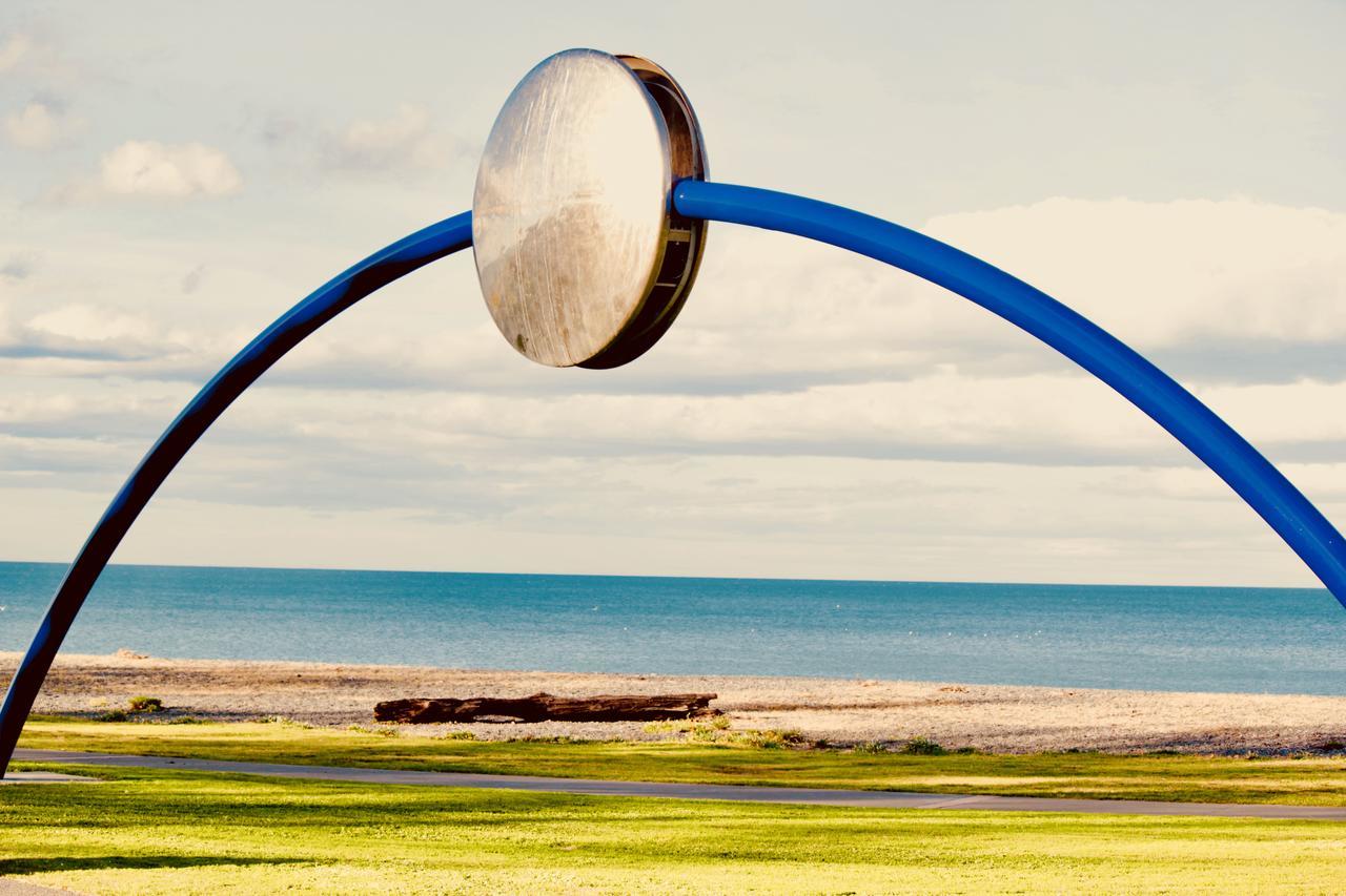 The Nautilus Napier Exterior foto The sculpture at the entrance to the park